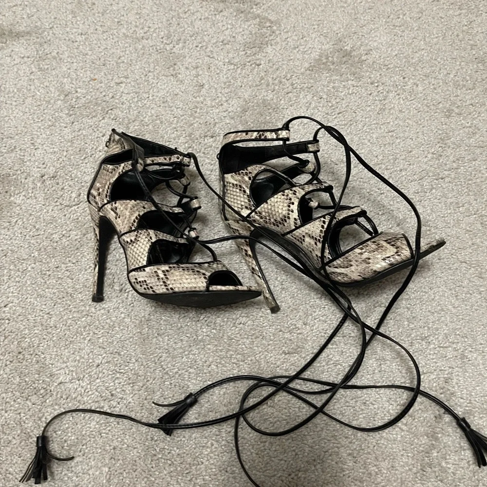 SHOES - Picture 2 of 5